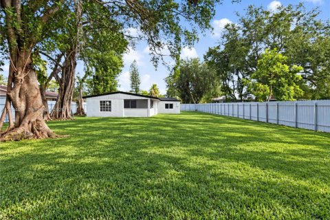 Villa ou maison à vendre à Miramar, Floride: 4 chambres, 192.77 m2 № 2414236 - photo 4