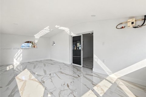 Villa ou maison à vendre à Miramar, Floride: 4 chambres, 192.77 m2 № 2414236 - photo 12