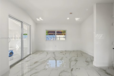 Villa ou maison à vendre à Miramar, Floride: 4 chambres, 192.77 m2 № 2414236 - photo 30