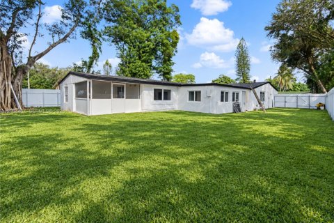 Villa ou maison à Miramar, Floride 4 chambres, 192.77 m2 № 2414236