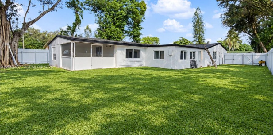 Villa ou maison à Miramar, Floride 4 chambres, 192.77 m2 № 2414236