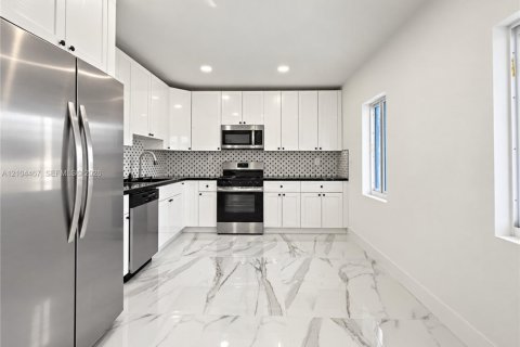 Villa ou maison à vendre à Miramar, Floride: 4 chambres, 192.77 m2 № 2414236 - photo 16