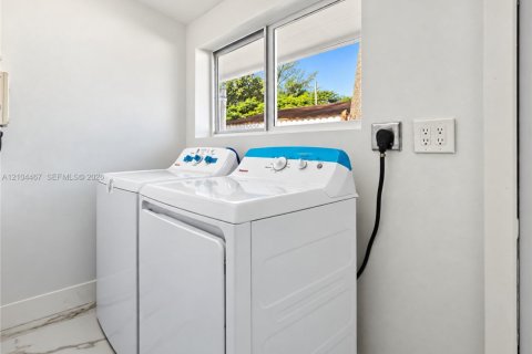 Villa ou maison à vendre à Miramar, Floride: 4 chambres, 192.77 m2 № 2414236 - photo 17