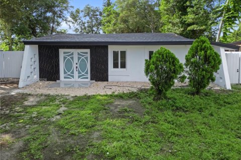 Villa ou maison à vendre à Miramar, Floride: 4 chambres, 192.77 m2 № 2414236 - photo 6