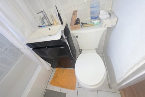 Casa en venta en Miami, Florida, 2 dormitorios, 66.89 m2 № 1982445 - foto 14