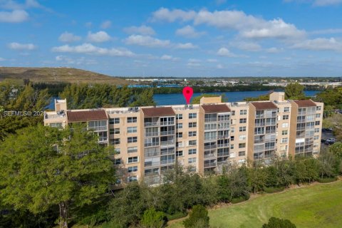 Copropriété à vendre à Deerfield Beach, Floride: 2 chambres, 99.41 m2 № 2046036 - photo 28