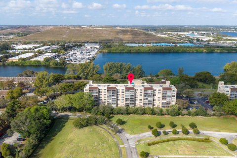 Copropriété à vendre à Deerfield Beach, Floride: 2 chambres, 99.41 m2 № 2046036 - photo 30