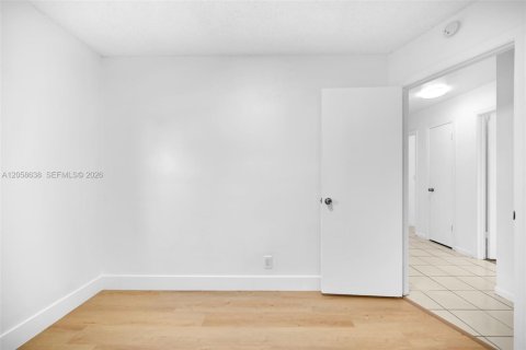Villa ou maison à louer à North Lauderdale, Floride: 3 chambres, 123.37 m2 № 2168181 - photo 21