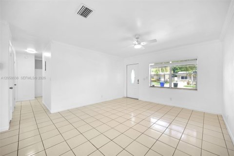Villa ou maison à louer à North Lauderdale, Floride: 3 chambres, 123.37 m2 № 2168181 - photo 9