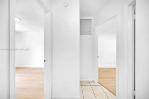 Villa ou maison à louer à North Lauderdale, Floride: 3 chambres, 123.37 m2 № 2168181 - photo 19