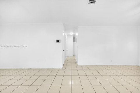 Villa ou maison à louer à North Lauderdale, Floride: 3 chambres, 123.37 m2 № 2168181 - photo 10