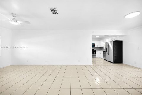 Villa ou maison à louer à North Lauderdale, Floride: 3 chambres, 123.37 m2 № 2168181 - photo 7