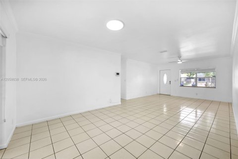 Villa ou maison à louer à North Lauderdale, Floride: 3 chambres, 123.37 m2 № 2168181 - photo 4