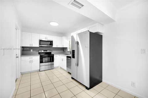 Villa ou maison à louer à North Lauderdale, Floride: 3 chambres, 123.37 m2 № 2168181 - photo 12