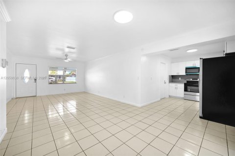 Villa ou maison à louer à North Lauderdale, Floride: 3 chambres, 123.37 m2 № 2168181 - photo 5