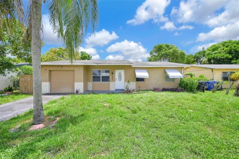 Villa ou maison à louer à North Lauderdale, Floride: 3 chambres, 123.37 m2 № 2168181 - photo 2