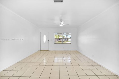 Villa ou maison à louer à North Lauderdale, Floride: 3 chambres, 123.37 m2 № 2168181 - photo 8