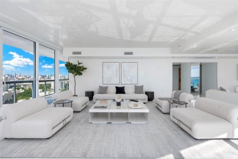 Condo in Miami Beach, Florida, 4 bedrooms  № 2076119 - photo 12