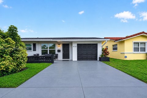 House in Tamarac, Florida 3 bedrooms, 80.64 sq.m. № 2313846 - photo 9