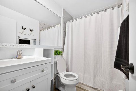 House in Tamarac, Florida 3 bedrooms, 80.64 sq.m. № 2313846 - photo 29