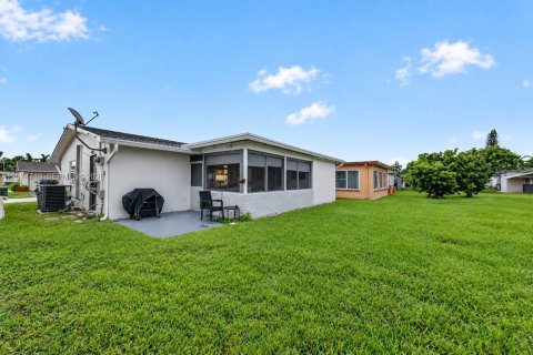 House in Tamarac, Florida 3 bedrooms, 80.64 sq.m. № 2313846 - photo 13