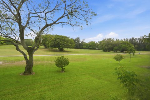 Condo in Pompano Beach, Florida, 2 bedrooms № 2276129 - photo 14