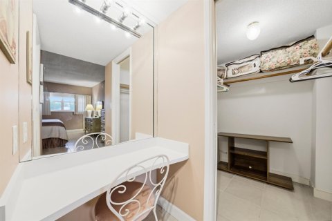 Condo in Pompano Beach, Florida, 2 bedrooms № 2276129 - photo 18