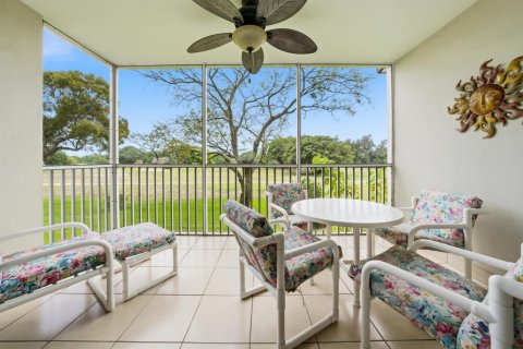 Condo in Pompano Beach, Florida, 2 bedrooms № 2276129 - photo 12