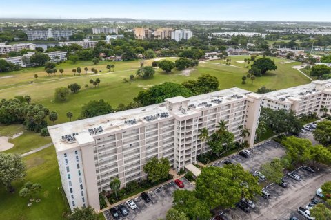 Condo in Pompano Beach, Florida, 2 bedrooms № 2276129 - photo 25