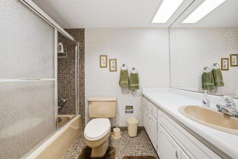 Condo in Pompano Beach, Florida, 2 bedrooms № 2276129 - photo 19