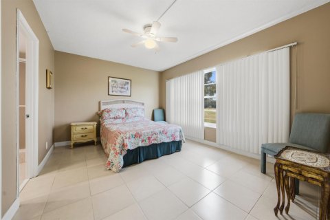 Condo in Pompano Beach, Florida, 2 bedrooms № 2276129 - photo 20
