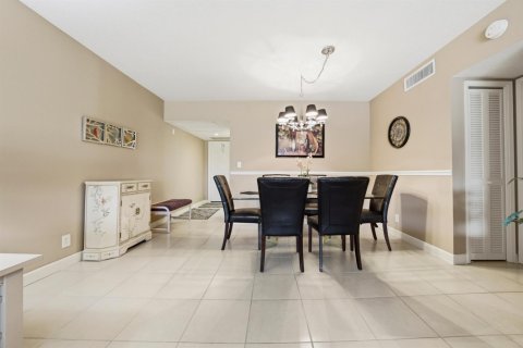 Condo in Pompano Beach, Florida, 2 bedrooms № 2276129 - photo 7