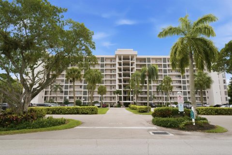 Condo in Pompano Beach, Florida, 2 bedrooms № 2276129