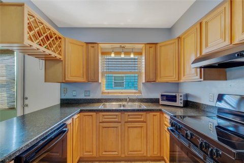 Condo in Pinellas Park, Florida, 1 bedroom  № 1735414 - photo 4