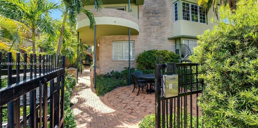 Condo in Miami Beach, Florida, 1 bedroom  № 2082618