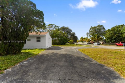 Casa en alquiler en Hollywood, Florida, 3 dormitorios, 123.37 m2 № 2023696 - foto 13