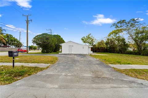 Casa en alquiler en Hollywood, Florida, 3 dormitorios, 123.37 m2 № 2023696 - foto 2