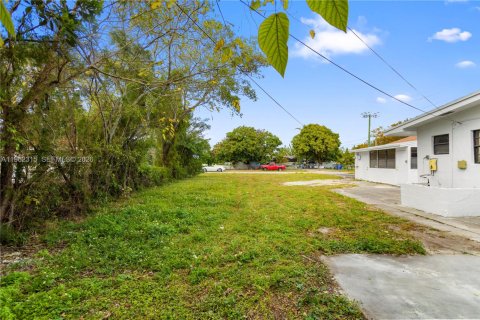 Casa en alquiler en Hollywood, Florida, 3 dormitorios, 123.37 m2 № 2023696 - foto 8