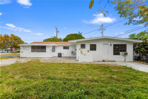 Casa en alquiler en Hollywood, Florida, 3 dormitorios, 123.37 m2 № 2023696 - foto 6