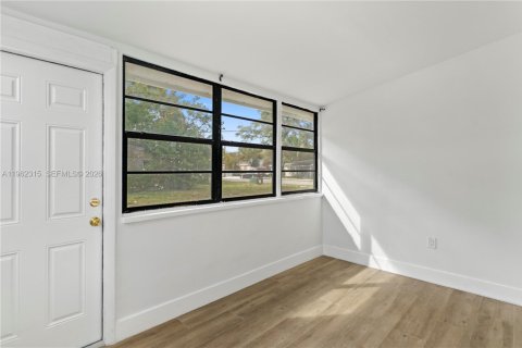 Casa en alquiler en Hollywood, Florida, 3 dormitorios, 123.37 m2 № 2023696 - foto 28