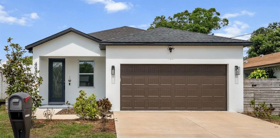 House in Saint Petersburg, Florida 3 bedrooms, 155.89 sq.m. № 1778650