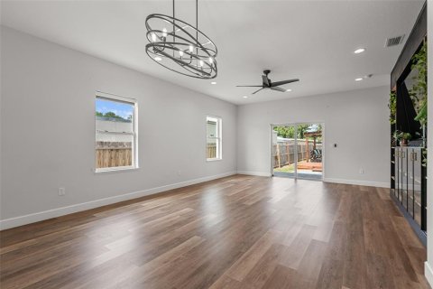 House in Saint Petersburg, Florida 3 bedrooms, 155.89 sq.m. № 1778650 - photo 15