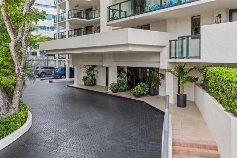 Villa ou maison à louer à Miami, Floride: 2 chambres, 167.69 m2 № 2073710 - photo 22