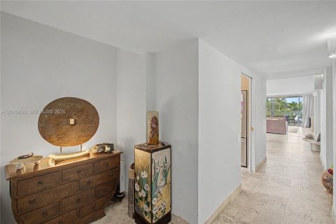 Villa ou maison à louer à Miami, Floride: 2 chambres, 167.69 m2 № 2073710 - photo 10