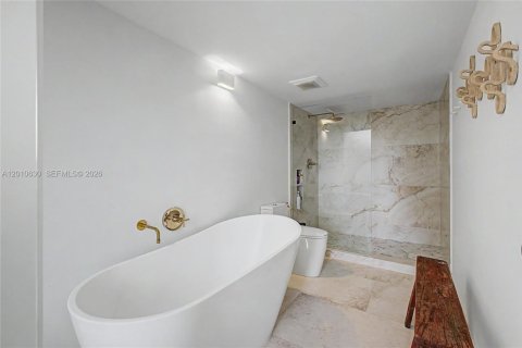 Villa ou maison à louer à Miami, Floride: 2 chambres, 167.69 m2 № 2073710 - photo 6