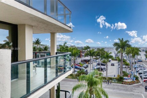 Villa ou maison à louer à Miami, Floride: 2 chambres, 167.69 m2 № 2073710 - photo 15