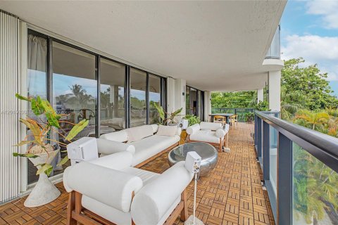 Villa ou maison à louer à Miami, Floride: 2 chambres, 167.69 m2 № 2073710 - photo 16
