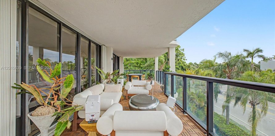 Villa ou maison à Miami, Floride 2 chambres, 167.69 m2 № 2073710