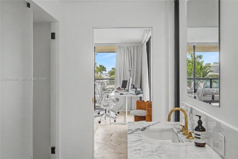 Villa ou maison à louer à Miami, Floride: 2 chambres, 167.69 m2 № 2073710 - photo 12