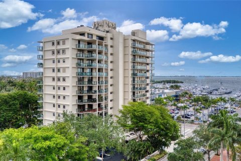 Villa ou maison à louer à Miami, Floride: 2 chambres, 167.69 m2 № 2073710 - photo 19